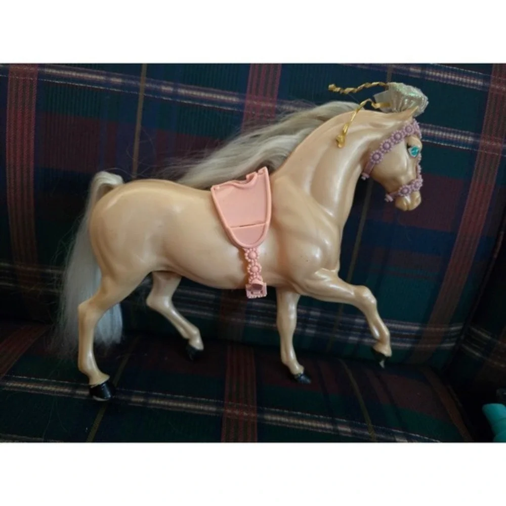 Princess And The Pauper Royal Kingdom Carriage‎ Horse barbie replacement